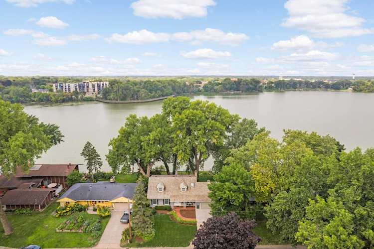 3835 Crystal Lake Boulevard Robbinsdale, MN 55422