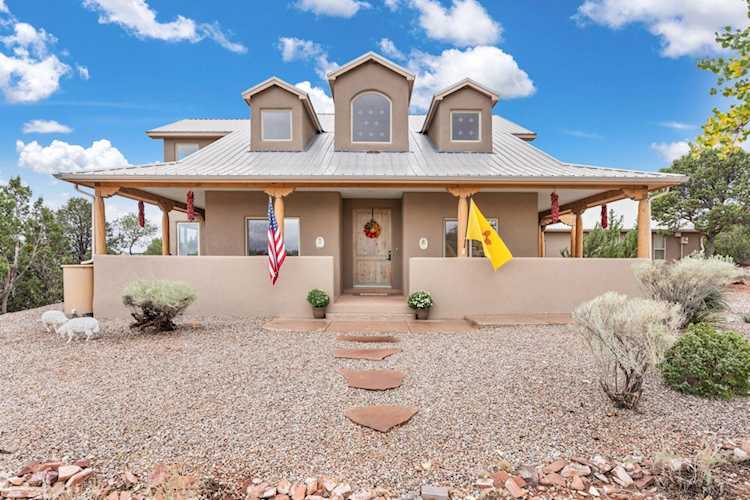 21 Moccasin Trl Sandia Park, NM 87047