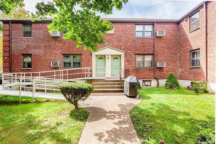 58-56 246th Crescent St #F4 Douglaston, NY 11362