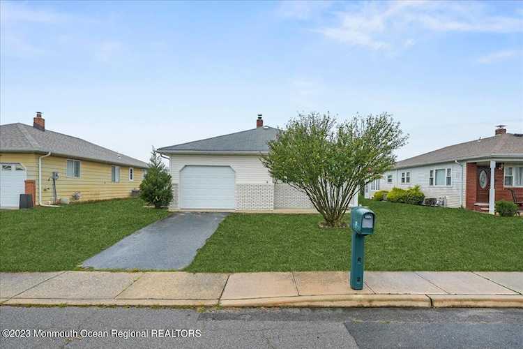 27 Port Royal Dr Toms River, NJ 08757