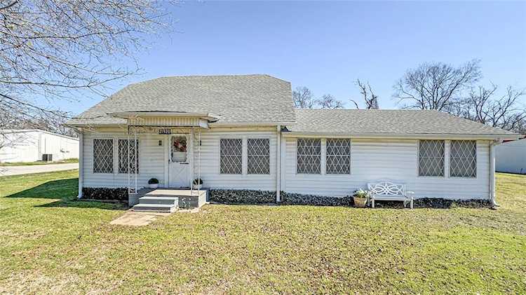 21920 N Highway 90 Bedias, TX 77831