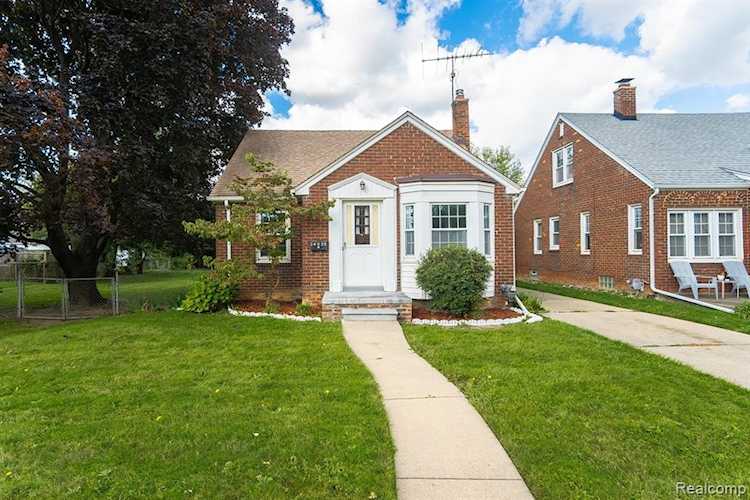 24835 Godin Center Line, MI 48015