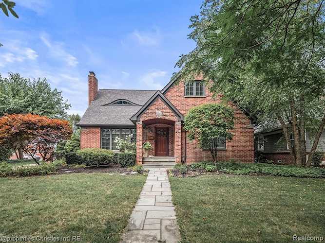2298 W Lincoln St Birmingham, MI 48009