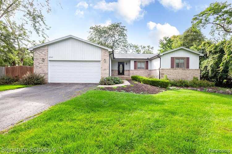 27907 Greening St Farmington Hills, MI 48334