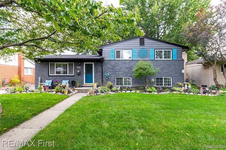 8766 Headley Dr Sterling Heights, MI 48314