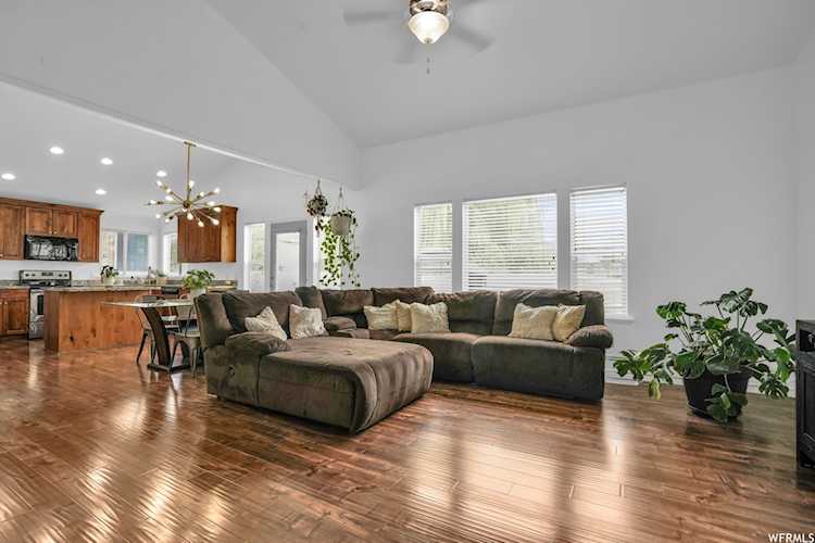 3892 W Sienna Dune Dr South Jordan, UT 84009