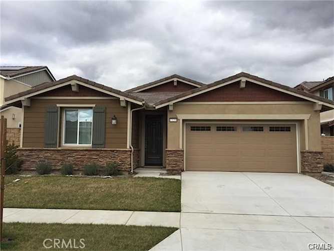 Rancho Cucamonga Modern Home | 13250 Winslow Dr | $3,200 / month Photo 1