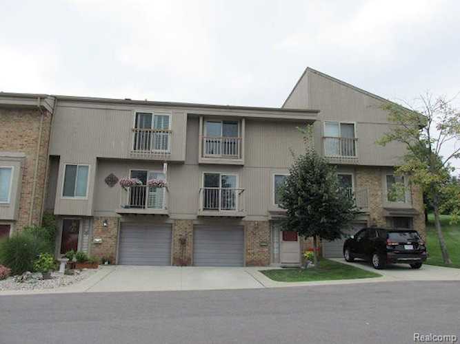 835 Oak Brook Ridge Dr Rochester Hills, MI 48307