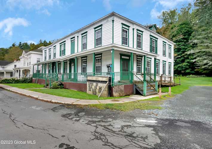 73 S Main St Berlin, NY 12022