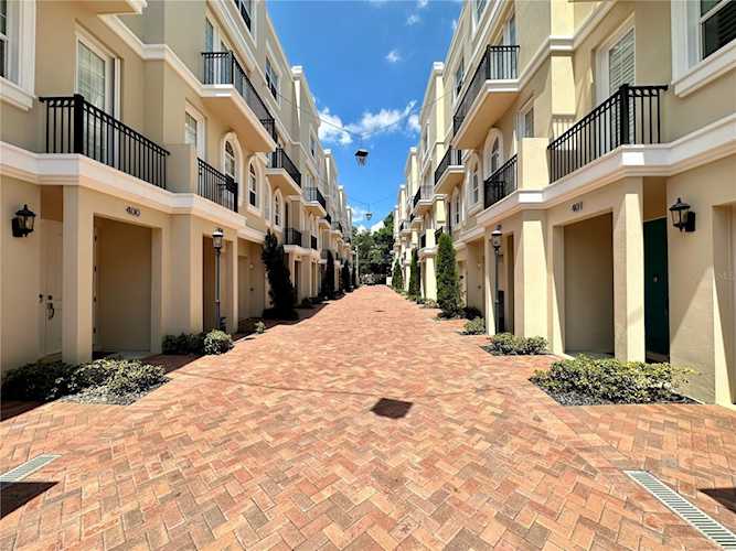 424 Regent Ln N St. Petersburg, FL 33701