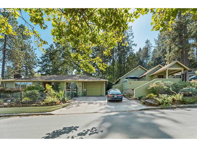38 W 30th AVE Eugene, OR 97405 | MLS 23153555 Photo 1
