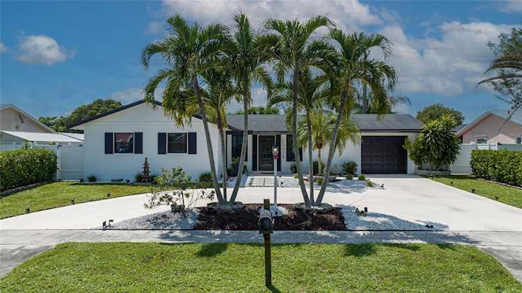 10324 Sleepy Brook Way Boca Raton, FL 33428