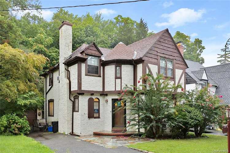 126 Parkview Dr Bronxville, NY 10708