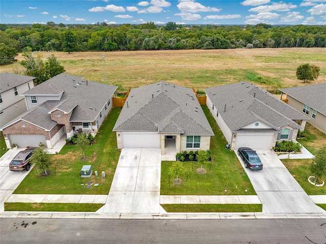 307 Rainmaker LN Bastrop, TX 78602