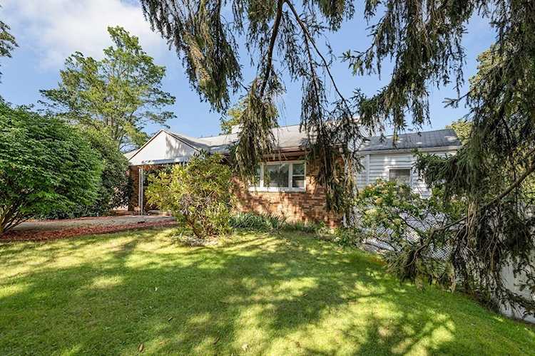 351 William St Stoneham, MA 02180