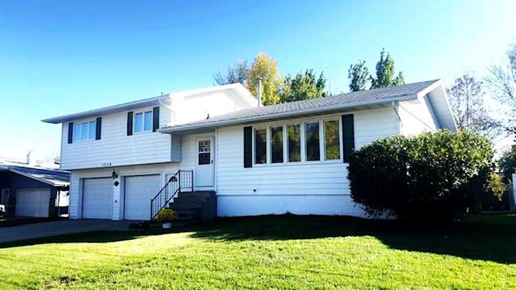 1209 SW 18 1/2 Ave Minot, ND 58701