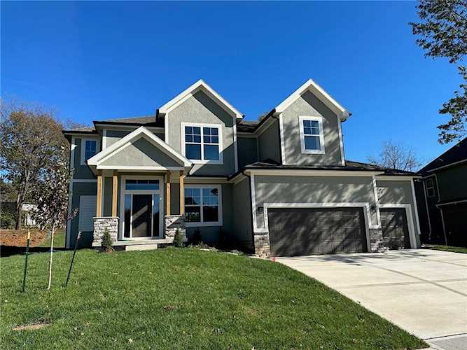 1521 SW Hedgewood Ln Lee's Summit, MO 64081