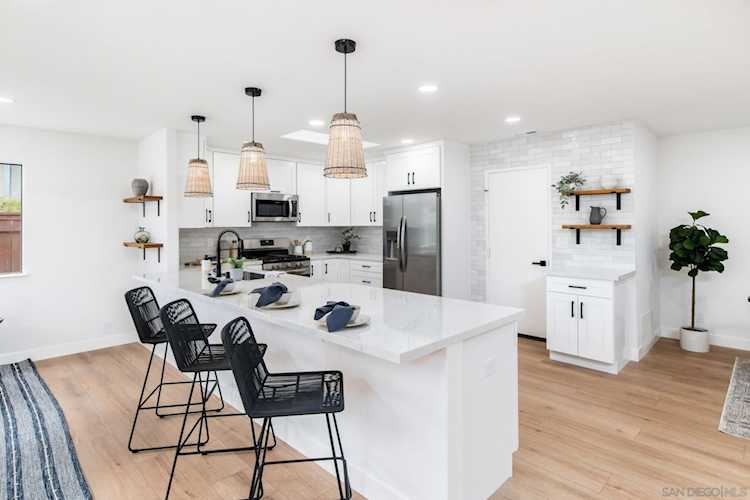 3402 Santa Clara Way Carlsbad, CA 92010