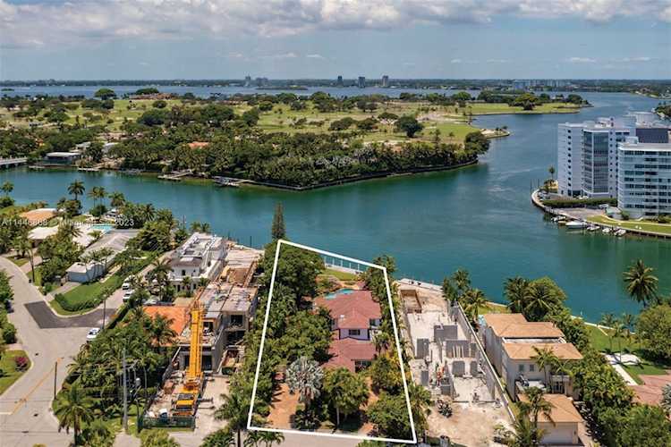 9224 Bay Dr Surfside, FL 33154