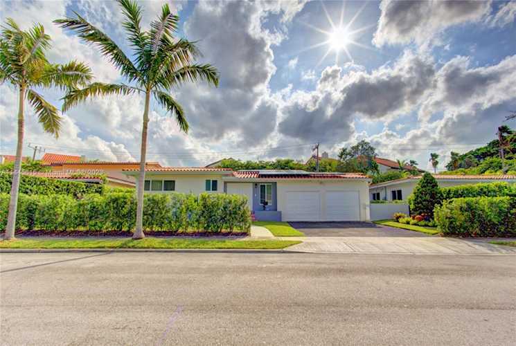 3508 Crystal View Ct Miami, FL 33133