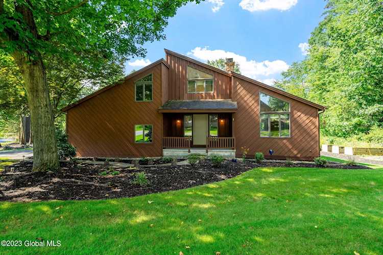 217 W Bentwood Ct Albany, NY 12203