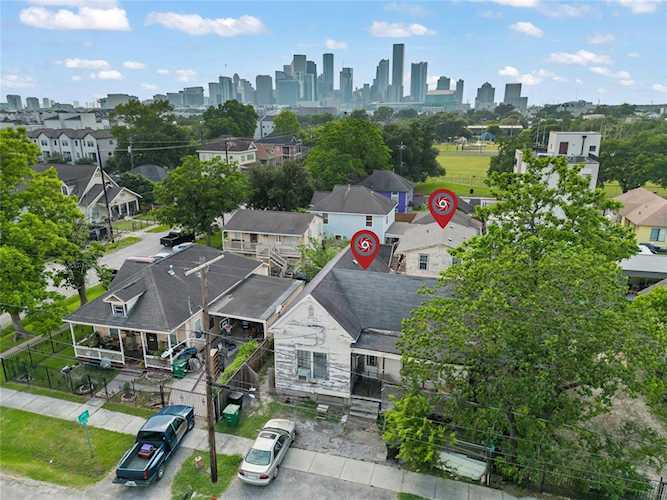 218 Velasco St Houston, TX 77003