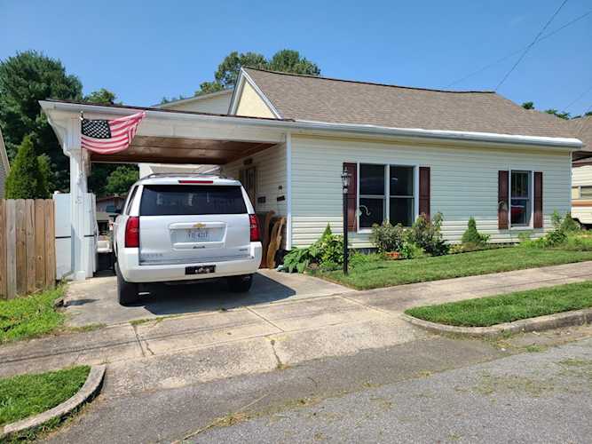 815 N Broad Salem, VA 24153