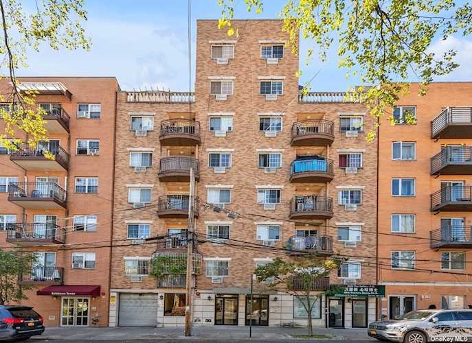 43-18 Robinson St #7B Flushing, NY 11355