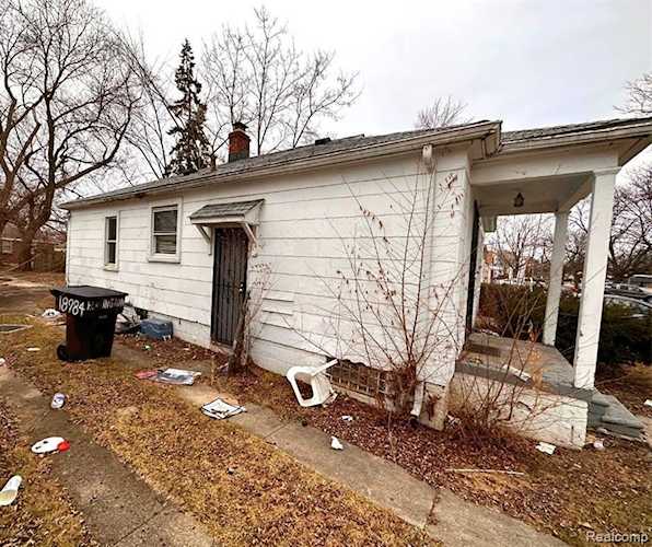 18975 Huntington Rd Detroit, MI 48219