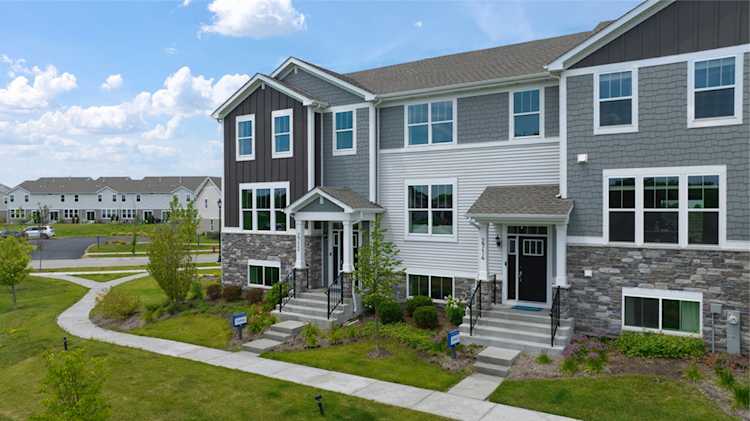 555 Wolverine Dr Aurora, IL 60502