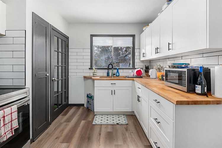 1613 Westmount Rd NW Calgary, AB T2N 3M2