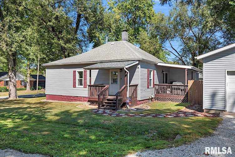 524 S 2nd St Divernon, IL 62530