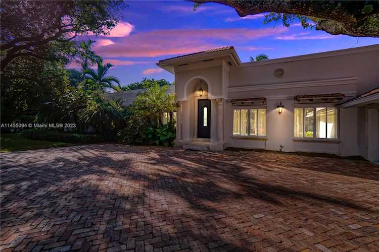 6710 SW 99th Ter Pinecrest, FL 33156