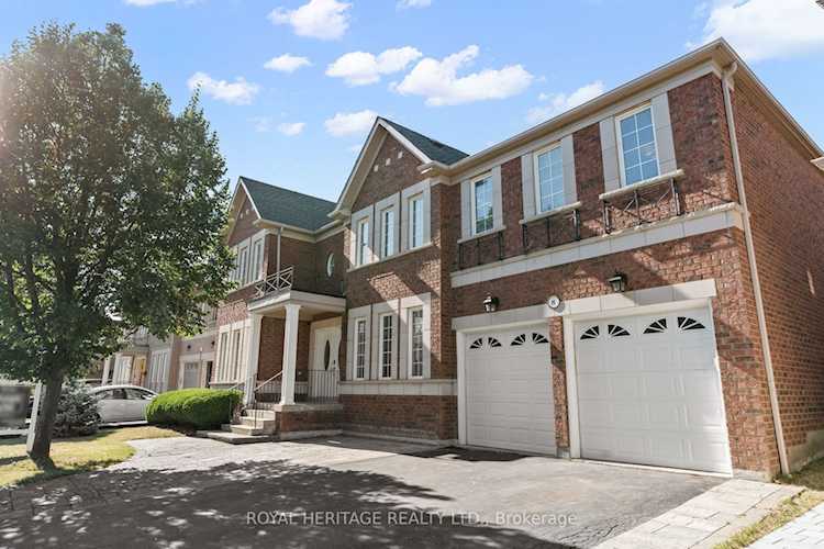 8 Westacott Cres Ajax, ON L1T 4H6