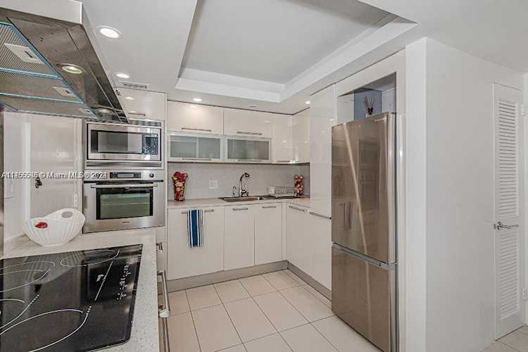 5151 Collins Ave #1029 Miami Beach, FL 33140