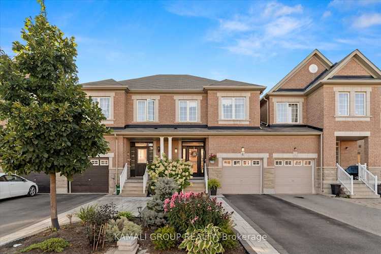 6 Napanee St Richmond Hill, ON L4E 0X4