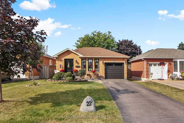 22 Boychyn Dr Whitby, ON L1N 6Z4