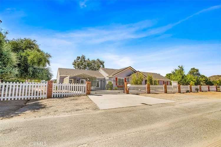 33425 Overland Agua Dulce, CA 91390