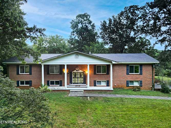 1228 Top Hill Circle Louisville, TN 37777