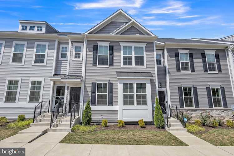 24080 Gumspring Kiln Terrace Sterling, VA 20166 | MLS VALO2054274 Photo 1