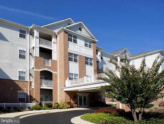 2604 Chapel Lake Dr #402 Gambrills, MD 21054