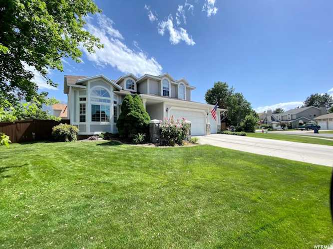 8953 S Summer Mesa Cir Sandy, UT 84093