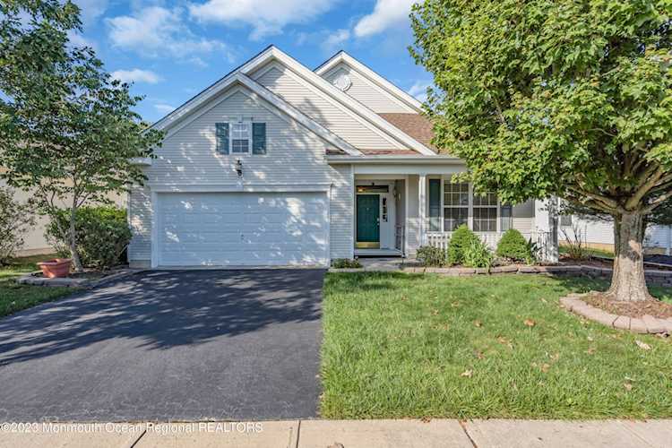 21 Jonahs Pond Ln Barnegat, NJ 08005