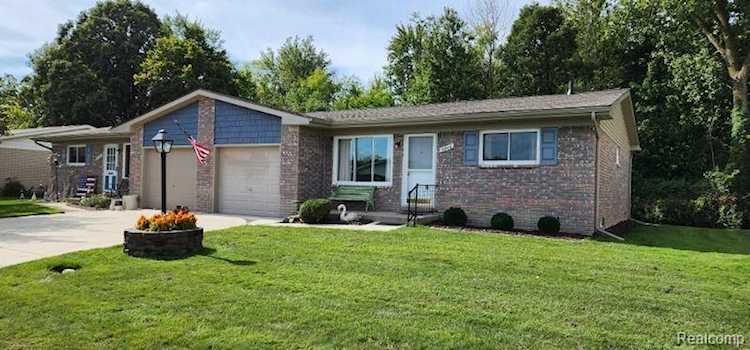 47416 Brent Chesterfield, MI 48047