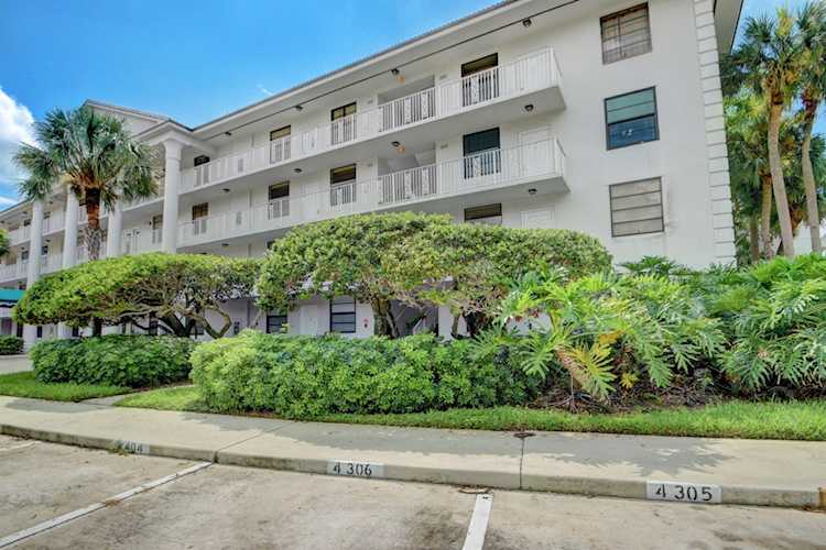 3826 Whitehall Drive #305 West Palm Beach, FL 33401