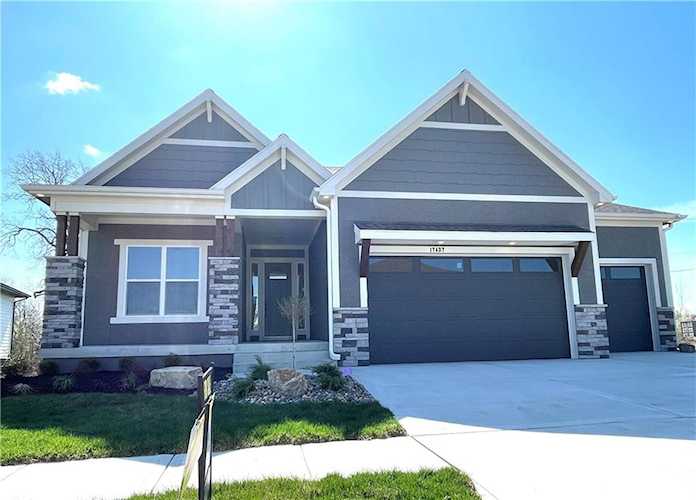 17437 Parkhill St Overland Park, KS 66221
