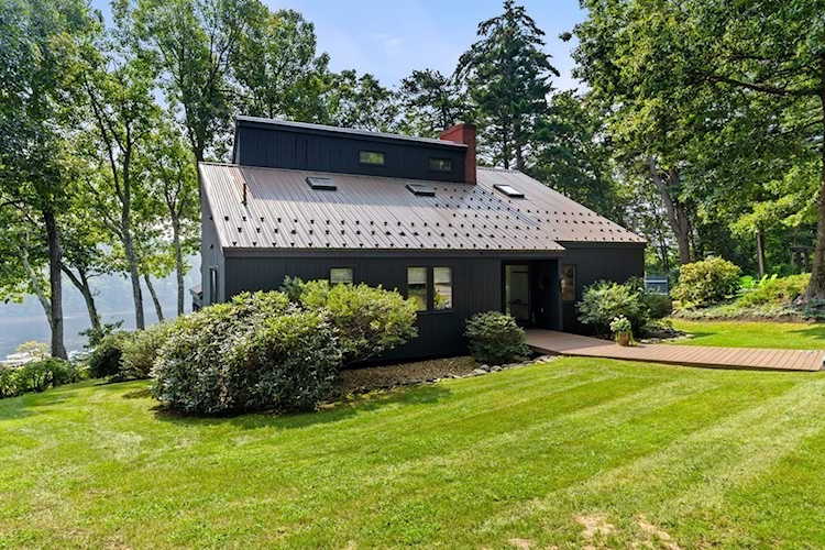 9 Swetts Hill Amesbury, MA 01913