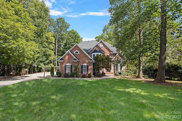 1306 Veery Ct Matthews, NC 28104