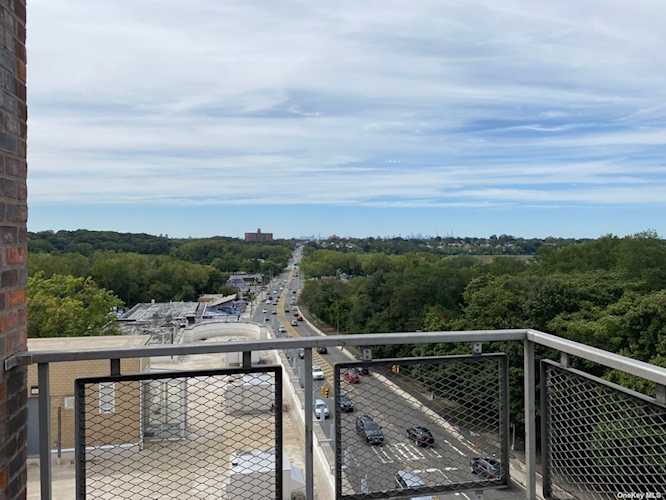 241-20 Northern Blvd #6C Douglaston, NY 11362