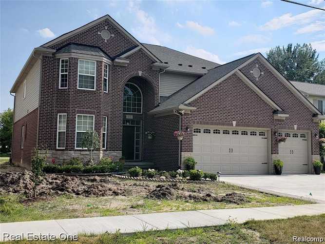 1640 Bur Oak Dr, Troy, MI 48085 in Occpn Plan No 2268 Oak Forest No 3 Condo|Oakland MLS# 60175102 Photo 1